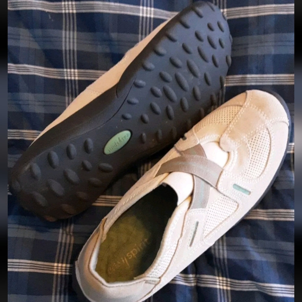 Women's Easy Spirit  Natural Mesh Suede 8.5 EUC